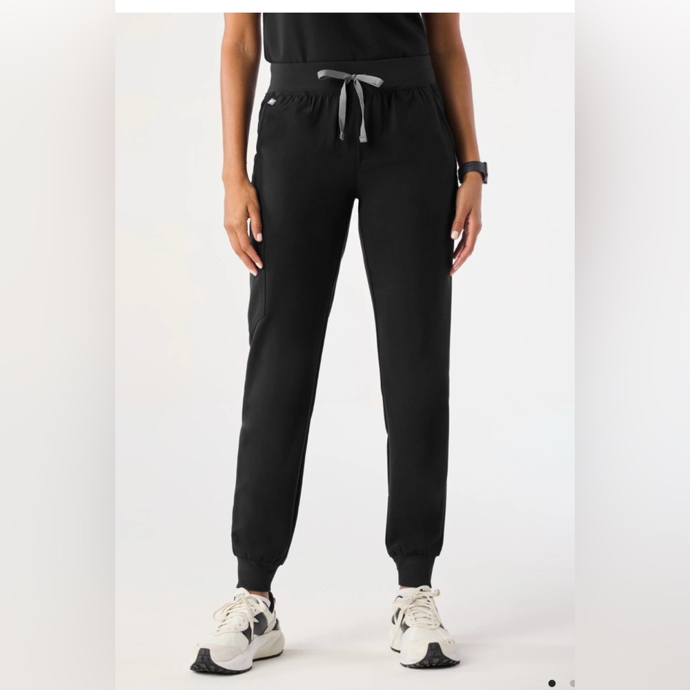 NWT FIGS Women’s XLT Black Zamora Jogger Scrub Pants